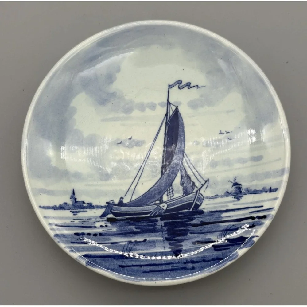 Vintage Delfts Blue Royal Wall Plates Hand Painted Set of 3 Made in Holland 5.5